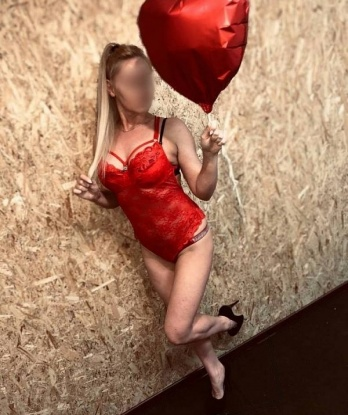 🌸💋Я живу в Москве, готова провести шикарное время в твоей компании. Мои услуги разнообразны: классический секс, оральный, анальный, ролевые игры и многое другое. Я предлагаю тебе настоящий эскорт-сервис, где каждая встреча для меня - маленькое приключение. Уверена, что ты останешься доволен моими сексуальными навыками и нежными прикосновениями. Фото и отзывы обо мне ты найдешь на моей странице. Доверься мне и окунись в мир страсти и наслаждения. Жду тебя, чтобы сделать каждую встречу незабываемой. 💕🔥 Карина